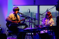 12月6日に東京・STUDIO38で行われたアコースティックライブ「[Chapter#8]」の様子。（Photo by Hajime Kamiiisaka）