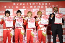 リーチ・マイケル主将（右）とDISH//。