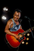 「長渕剛 10万人オールナイト・ライヴ 2015 in 富士山麓」の様子。（撮影：西岡浩記）