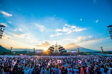 「長渕剛 10万人オールナイト・ライヴ 2015 in 富士山麓」の様子。（撮影：西岡浩記）