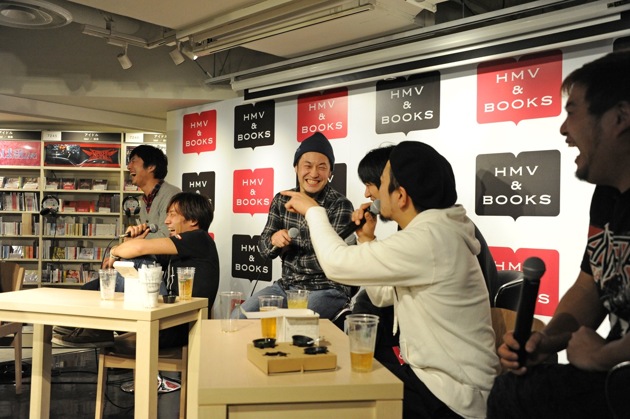 locofrank「トークショー＆サイン会」東京・HMV&BOOKS TOKYO公演の様子。