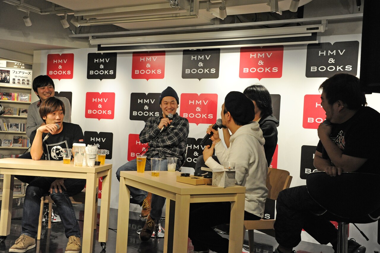 locofrank「トークショー＆サイン会」東京・HMV&BOOKS TOKYO公演の様子。