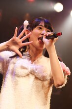 秋本帆華ソロ公演「夢の中のほのテル ～行ってみたいと思いませんか？fufufu♪～」の様子。（Photo by HIROKAZU）