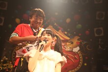 秋本帆華ソロ公演「夢の中のほのテル ～行ってみたいと思いませんか？fufufu♪～」の様子。（Photo by HIROKAZU）