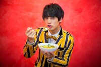 「君（黄身）が輝くアボカドかけご飯！」とユースケ。