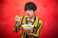 「君（黄身）が輝くアボカドかけご飯！」とユースケ。