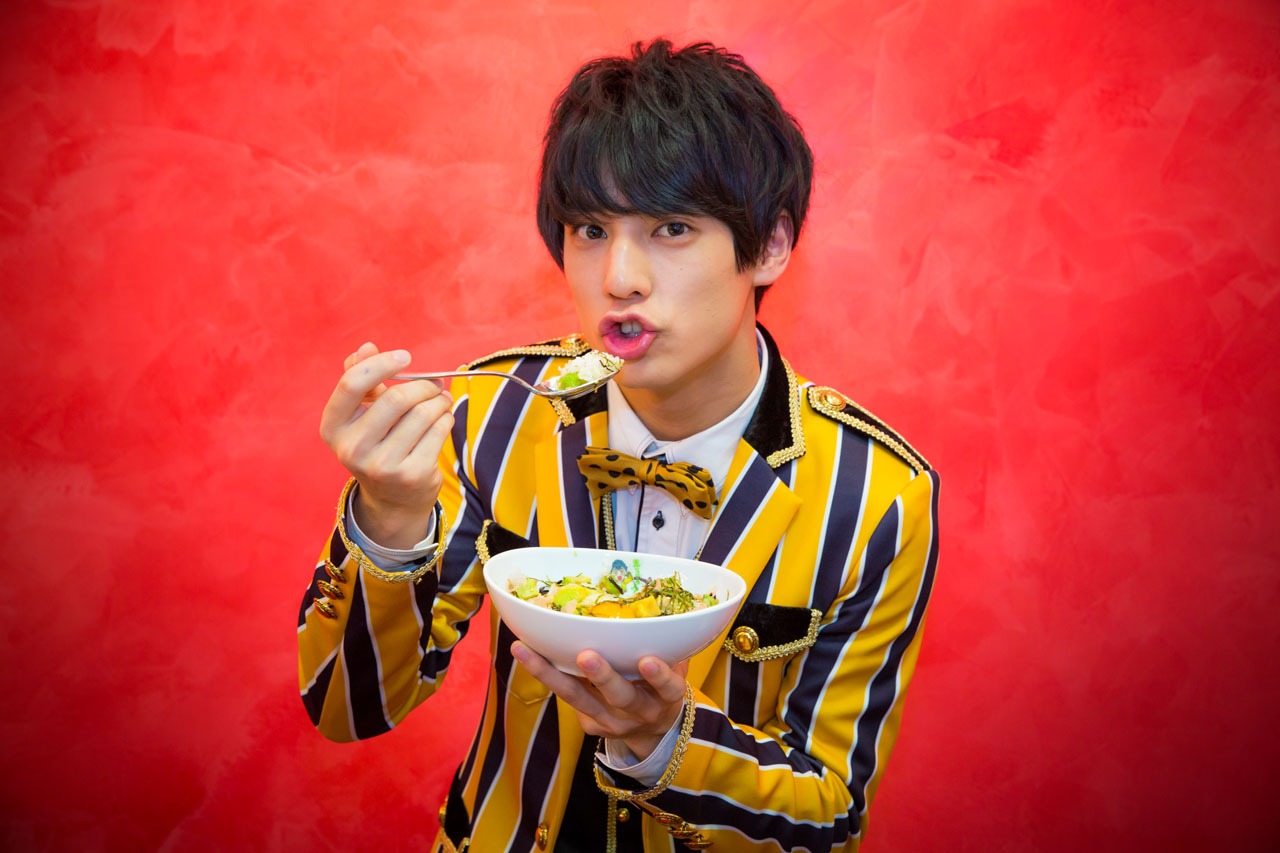 「君（黄身）が輝くアボカドかけご飯！」とユースケ。