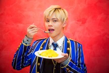 「カイの大好物！ ふわとろオムライス」とカイ。