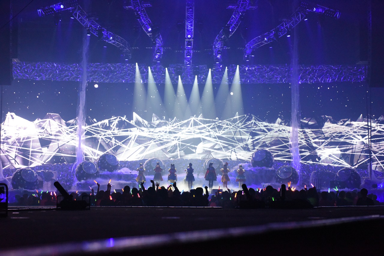 「私立恵比寿中学 年忘れ大学芸会2015『エビ中のオールアトラクスター』」1日目の様子。