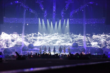 「私立恵比寿中学 年忘れ大学芸会2015『エビ中のオールアトラクスター』」1日目の様子。