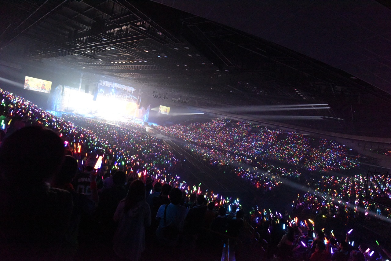 「私立恵比寿中学 年忘れ大学芸会2015『エビ中のオールアトラクスター』」1日目の様子。