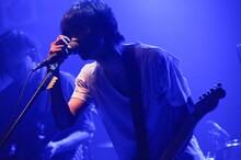 安島裕輔（Vo, G, Syn / The Flickers）（Photo by MASANORI FUJIKAWA）