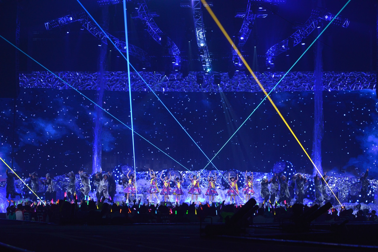 「私立恵比寿中学 年忘れ大学芸会2015『エビ中のオールアトラクスター』」の様子。