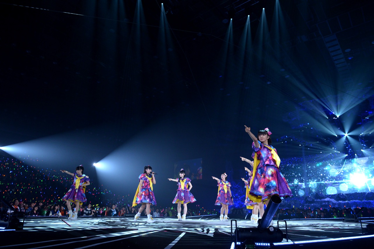 「私立恵比寿中学 年忘れ大学芸会2015『エビ中のオールアトラクスター』」の様子。