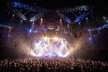 アルカラ「ばーばばばぁつあー」東京・新木場STUDIO COAST公演の様子。（Photo by AZUMA Tatsuya）