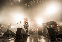 アルカラ「ばーばばばぁつあー」東京・新木場STUDIO COAST公演の様子。（Photo by AZUMA Tatsuya）
