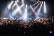 アルカラ「ばーばばばぁつあー」東京・新木場STUDIO COAST公演の様子。（Photo by AZUMA Tatsuya）