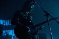 稲村太佑（Vo, G）（Photo by AZUMA Tatsuya）