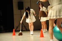 ミニゲームに挑戦する相沢梨紗。