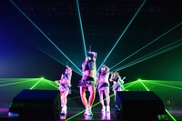 「アップアップガールズ（仮）ライブハウスツアー2015 ハイスパート RAVE FESTIVAL～Zepp Tokyo決戦～」の様子。