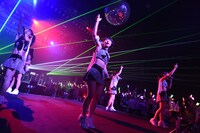 「アップアップガールズ（仮）ライブハウスツアー2015 ハイスパート RAVE FESTIVAL～Zepp Tokyo決戦～」の様子。