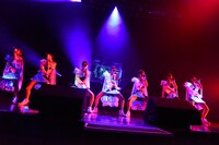 「アップアップガールズ（仮）ライブハウスツアー2015 ハイスパート RAVE FESTIVAL～Zepp Tokyo決戦～」の様子。