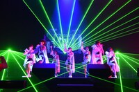「アップアップガールズ（仮）ライブハウスツアー2015 ハイスパート RAVE FESTIVAL～Zepp Tokyo決戦～」の様子。