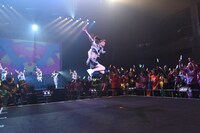 「アップアップガールズ（仮）ライブハウスツアー2015 ハイスパート RAVE FESTIVAL～Zepp Tokyo決戦～」の様子。