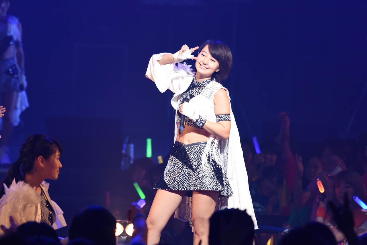 「アップアップガールズ（仮）ライブハウスツアー2015 ハイスパート RAVE FESTIVAL～Zepp Tokyo決戦～」の様子。