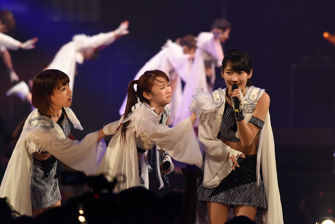 「アップアップガールズ（仮）ライブハウスツアー2015 ハイスパート RAVE FESTIVAL～Zepp Tokyo決戦～」の様子。
