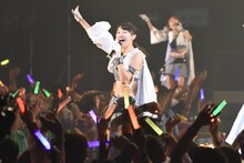 「アップアップガールズ（仮）ライブハウスツアー2015 ハイスパート RAVE FESTIVAL～Zepp Tokyo決戦～」の様子。