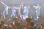 「アップアップガールズ(仮)ライブハウスツアー2015 ハイスパート RAVE FESTIVAL~Zepp Tokyo決戦~」の様子。