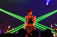 「アップアップガールズ（仮）ライブハウスツアー2015 ハイスパート RAVE FESTIVAL～Zepp Tokyo決戦～」の様子。