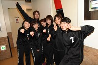 終演後の記念撮影の様子。