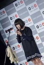 リコーダーを吹く吉田凜音。（Photo by Masayo）