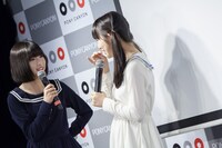 トーク中の吉田凜音と蒼波純。（Photo by Masayo）