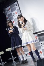 トーク中の吉田凜音と蒼波純。（Photo by Masayo）