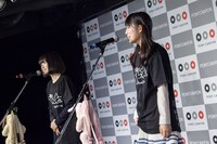 トーク中の吉田凜音と蒼波純。（Photo by Masayo）