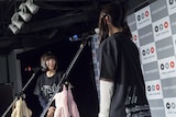 トーク中の吉田凜音と蒼波純。(Photo by Masayo)