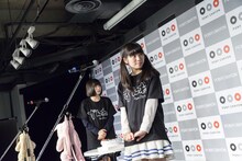 トーク中の吉田凜音と蒼波純。（Photo by Masayo）