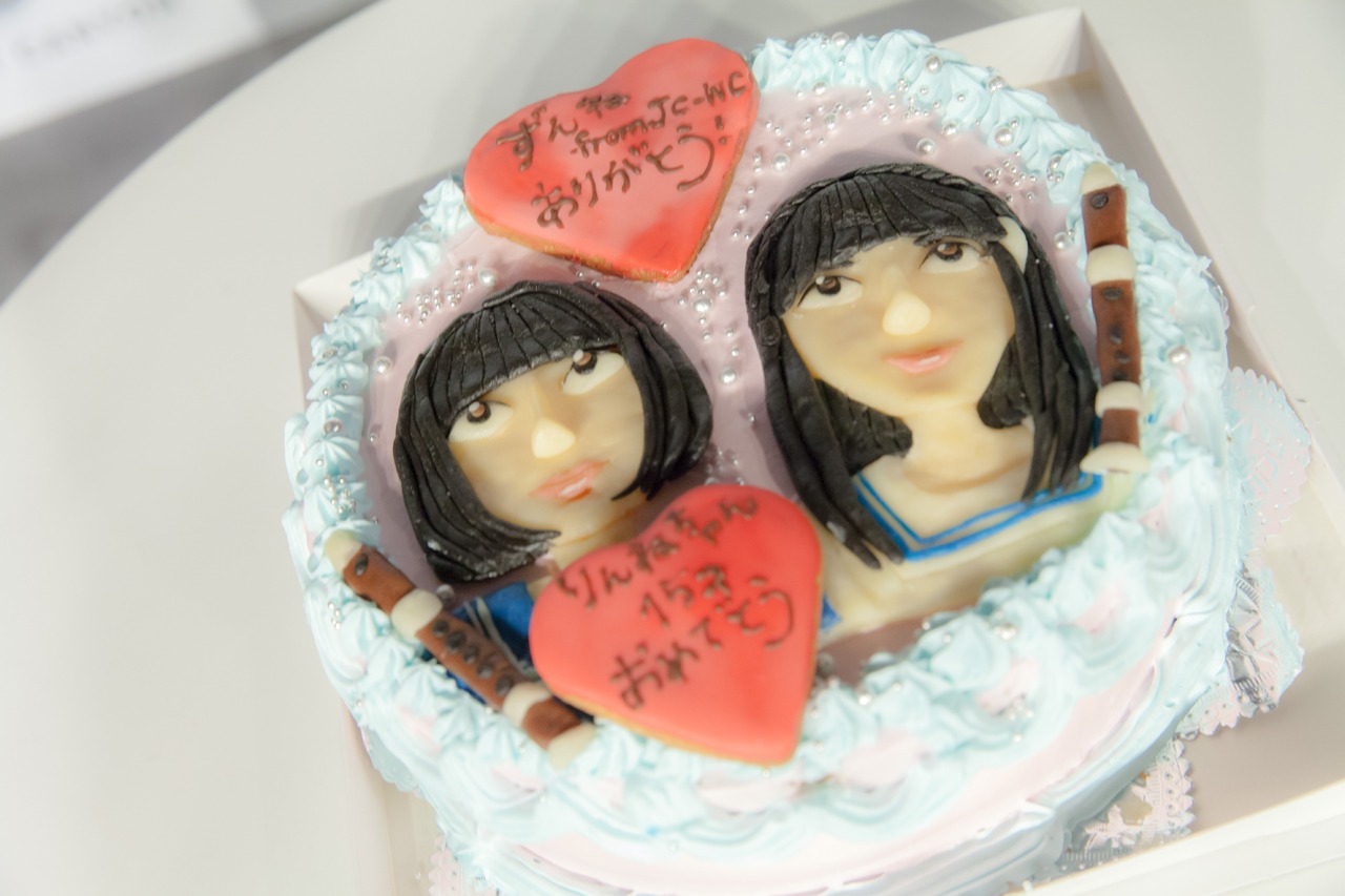スタッフがプレゼントしたケーキ。（Photo by Masayo）