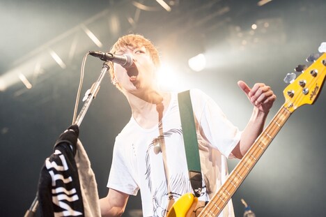 GEN（B, Vo）（撮影：ヤオタケシ）