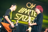 左からRYU-TA（G, Cho）、HIROKAZ（G）。（撮影：ヤオタケシ）