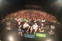 04 Limited Sazabys「TOY tour 2015」愛知・Zepp Nagoya公演終演後の集合写真。（撮影：ヤオタケシ）