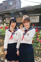 左から生田絵梨花、松村沙友理。(c)小学館・週刊ビッグコミックスピリッツ