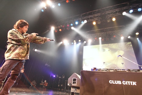 DJ-INA（写真提供：HEADWAX ORGANIZATION CO., LTD.）