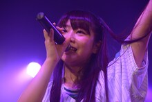 hina（「lyrical school one man live 小松ひな卒業公演」の様子）。