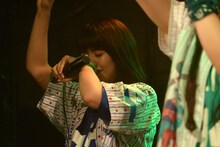 涙を流すayaka。