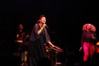 妊娠8カ月の福原美穂、ビルボードでmabanua＆EMI MARIAと笑顔の共演