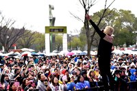 「ザ・チャレンジランド プレオープン・フリーライブ in 代々木公園」の様子。（撮影：小川舞）